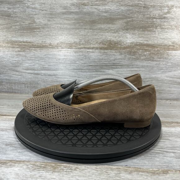 Vionic Women's Posey Perforated Leather Slip On Flats Size 7 - Picture 1 of 9